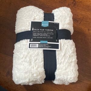 Target Home White Faux Fur Throw